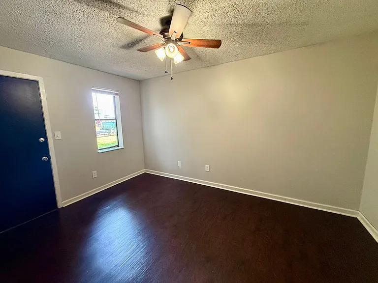 4717 Samantha Ave — Photo 7