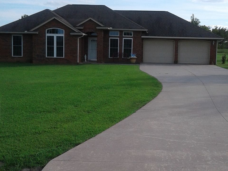 1st image of 550 Twin Creeks Ln