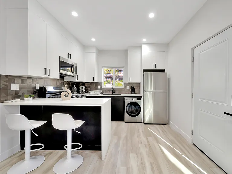 5565 Ostin Ave — Photo 64