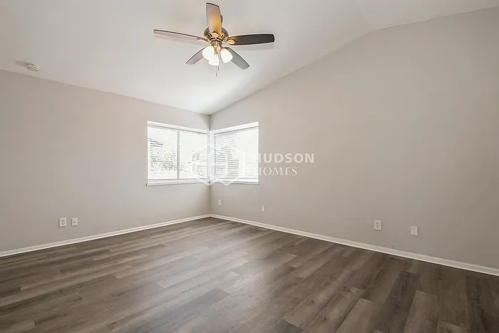 2708 W Temple St — Photo 8