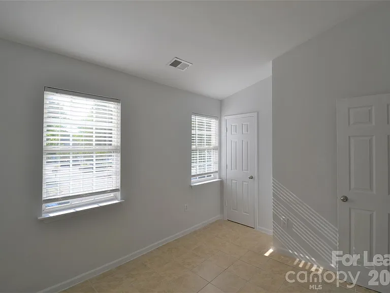 7539 Petrea Ln — Photo 21