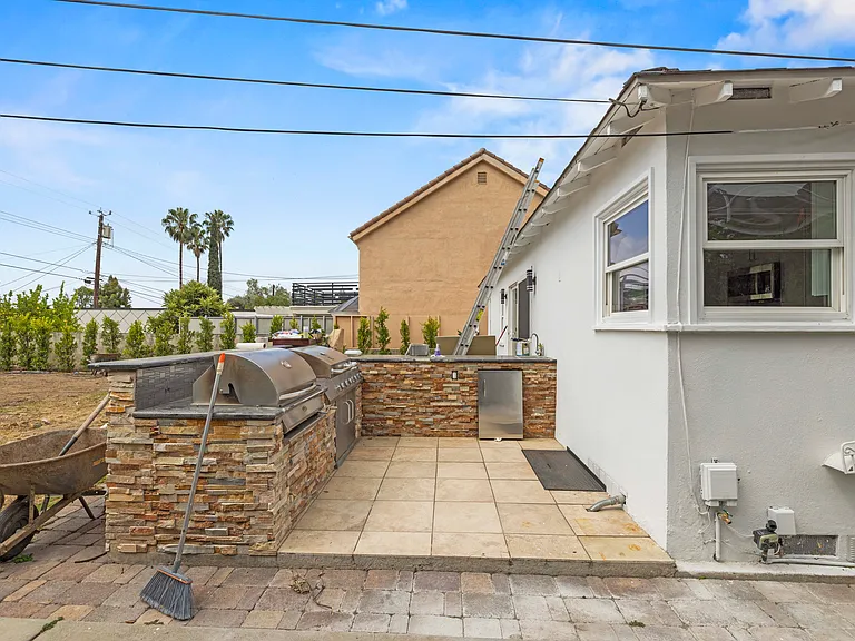 1078 E Orange Grove Ave — Photo 17