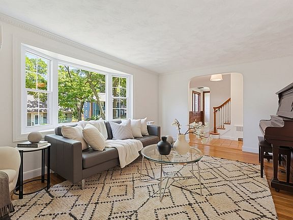 5th image of 36 Grandview Ave