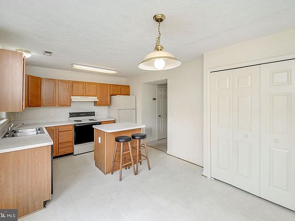 2nd image of 10509 Guilderland Ct