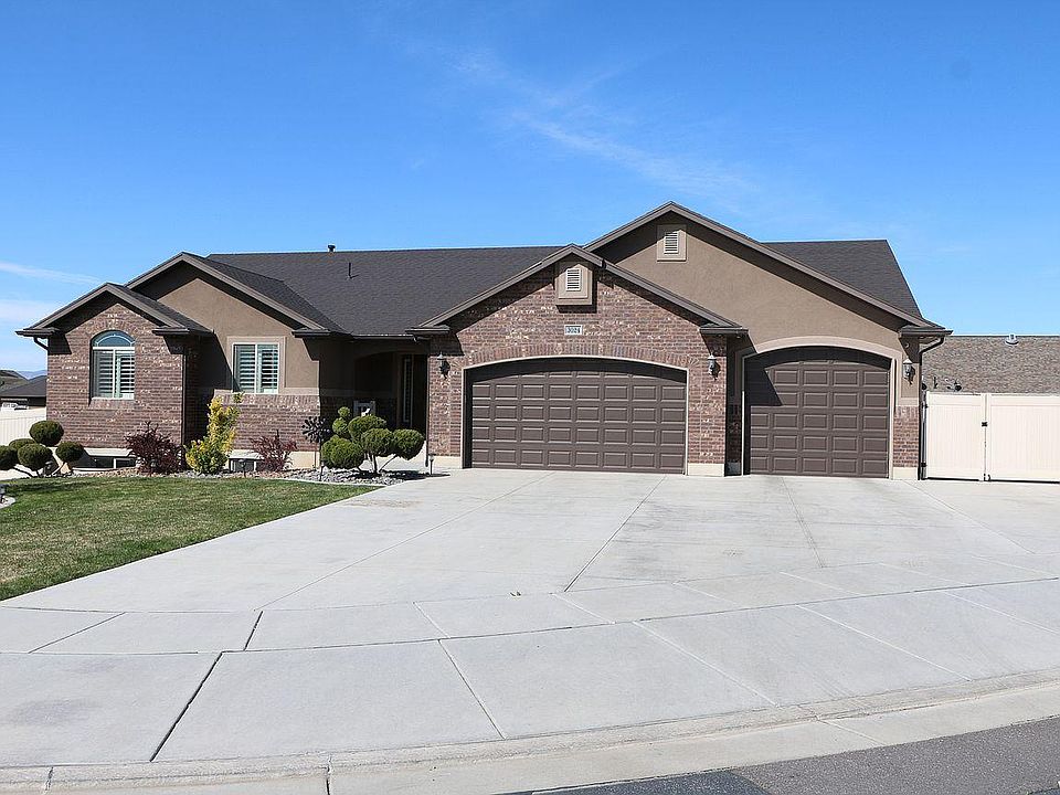 Street View (Right-most garage door is included with rental)