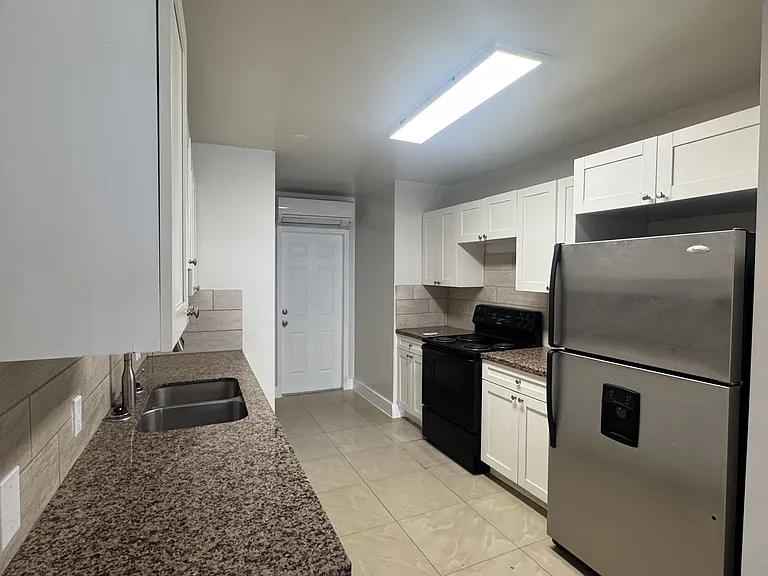 1044 Maynard St — Photo 2