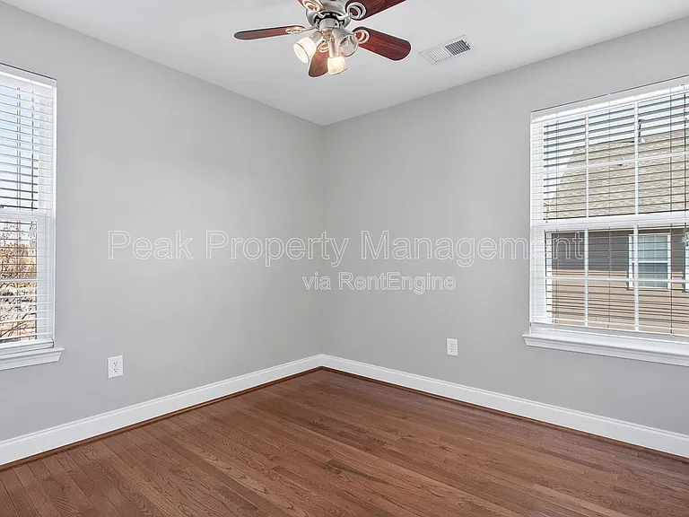 3823 Maher Mnr — Photo 31