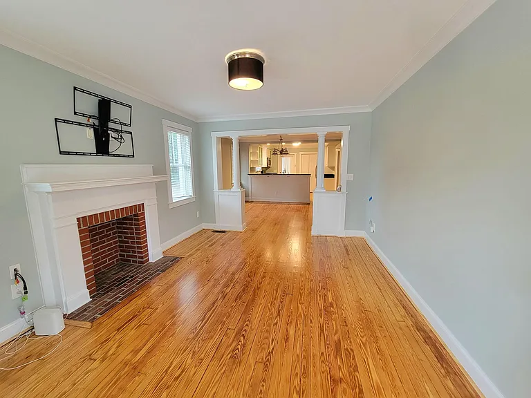 2020 Wolcott Ave — Photo 4