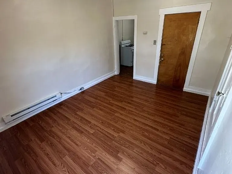 22546 Main St — Photo 3