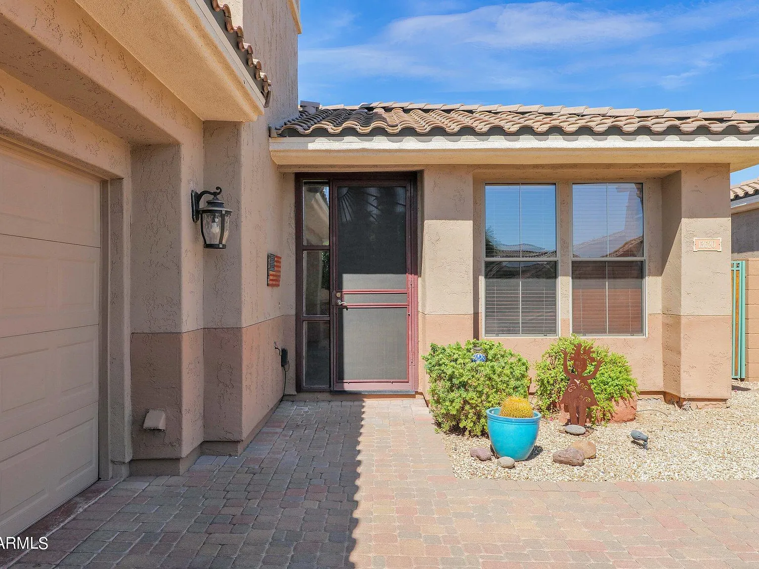 3 bed, 2.5 bath, 2024 sqft, $2,850 — Photo 2