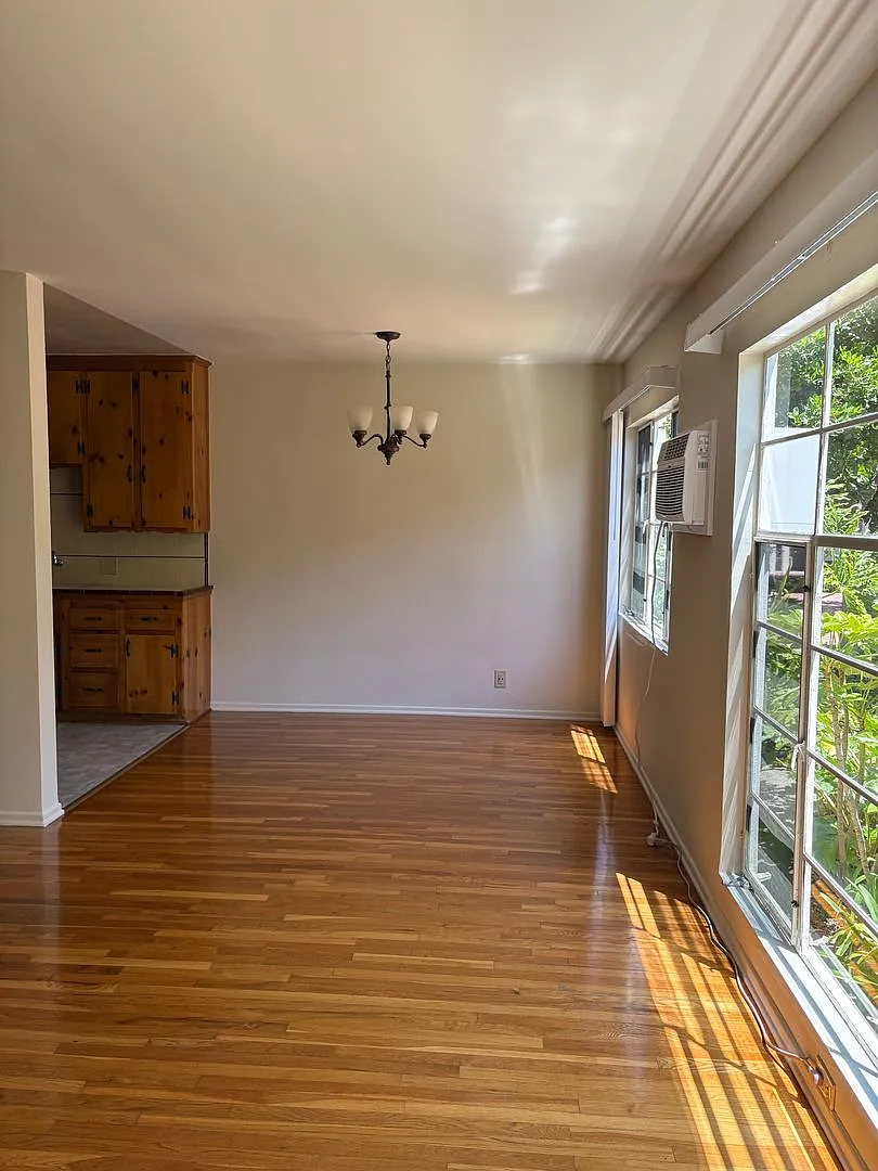 Building Photo - 4464 Hazeltine Ave