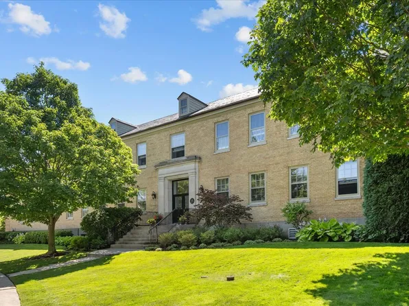 25 Ronan Rd Unit 204, Highwood, IL 60040