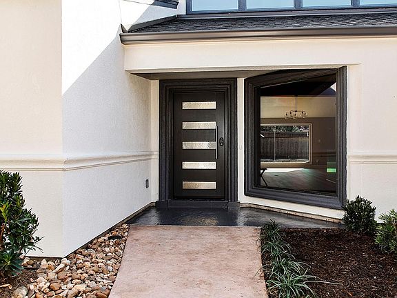 3rd image of 46 N Autumnwood Way