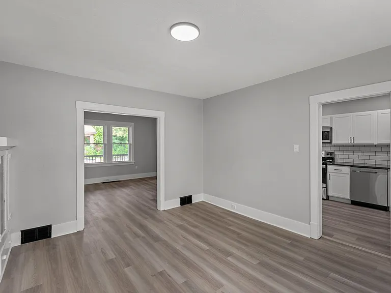 109 W Cherryhill St — Photo 15