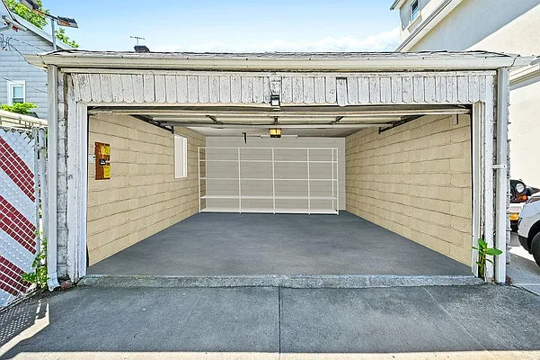 Sold by Remax Real Estate Professionals | media 31