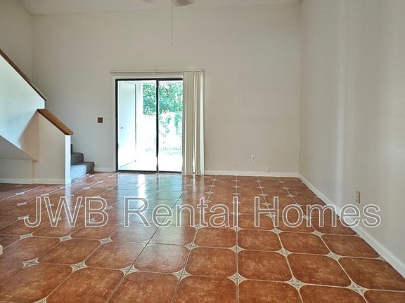3rd image of 5523 S Pines Dr