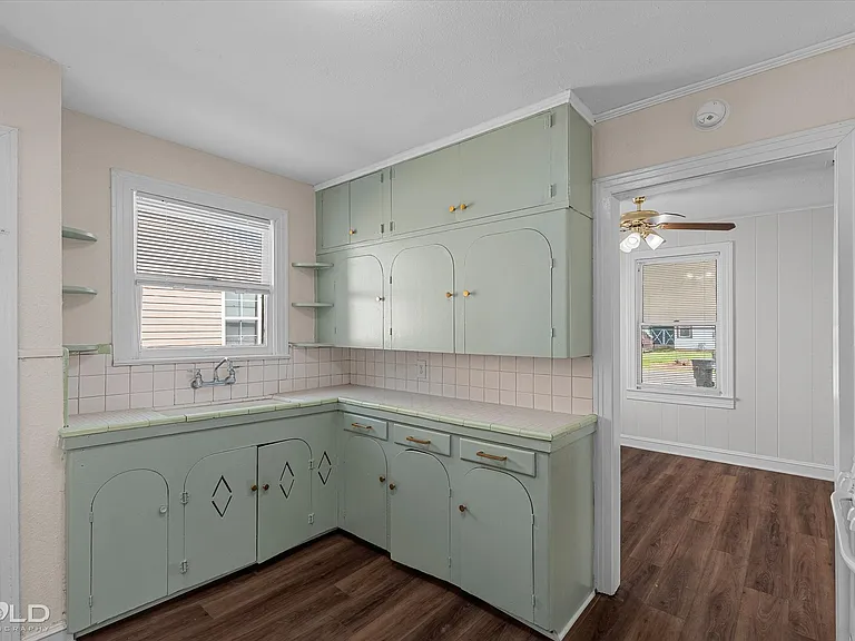245 E Elmwood St — Photo 3