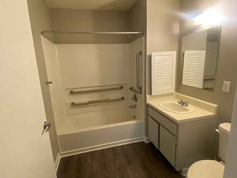 Chicago Park Place Apartments — Photo 5