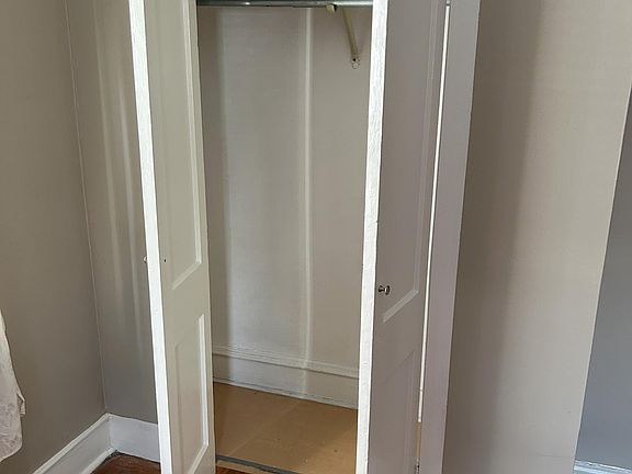 4th image of 2805 W Queen Ln APT 3F
