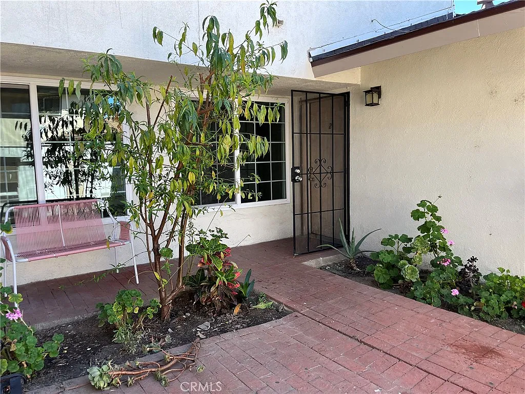 1 bed, 700 sqft, $2,075 — Photo 2