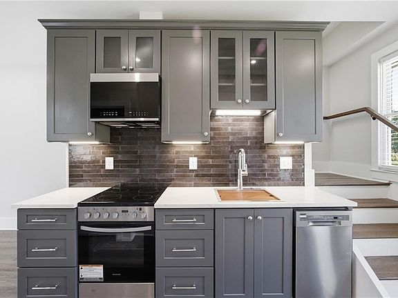 3rd image of 184 W Jarrard St Unit 3