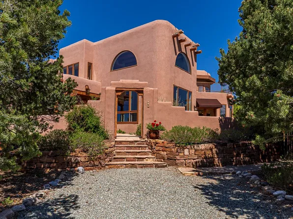 3137 Vista Sandia, Santa Fe, NM 87506