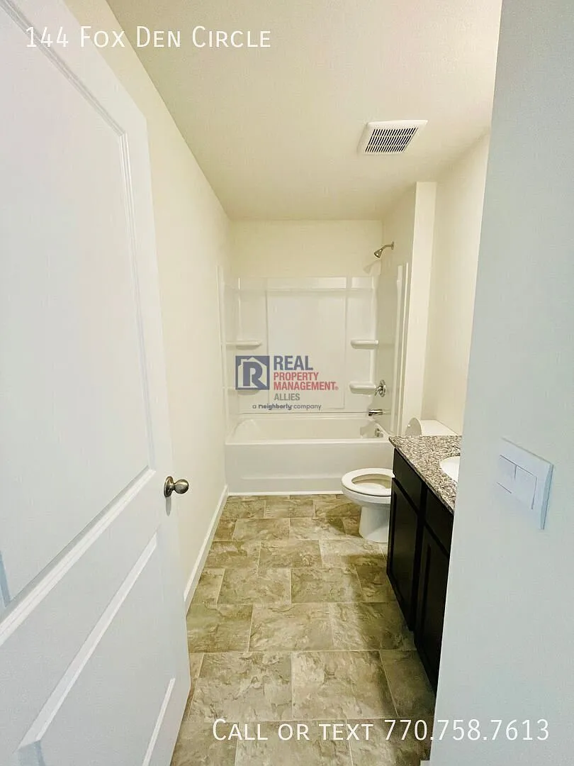 Beautiful Dalton Rental with Stainless Steel Appliances & Easy Move-In Options — Photo 4