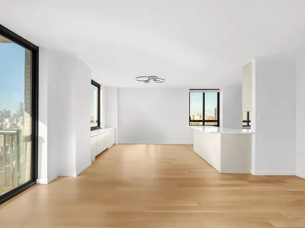 171 East 84th Street image 8 of 25