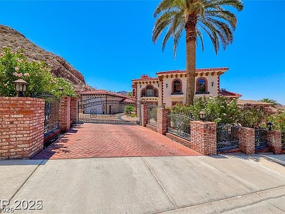 3rd image of 220 Hallett Cove Ct