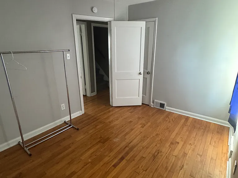 1642 Oxford Rd — Photo 6
