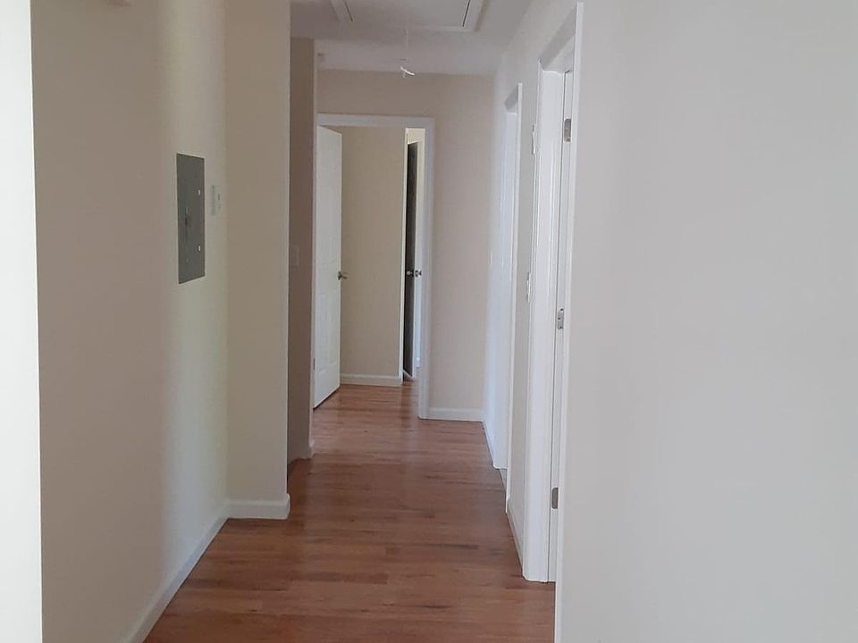 2nd image of 120 W Parmenter St