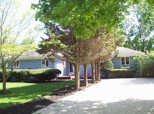 10 Harts Rd, East Moriches, NY 11940