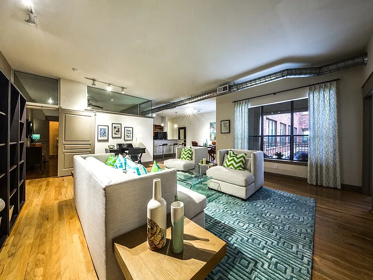 Sabine Street Lofts — Photo 5
