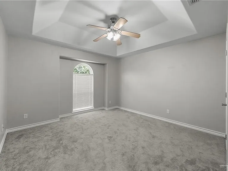 2711 Leslie St — Photo 18