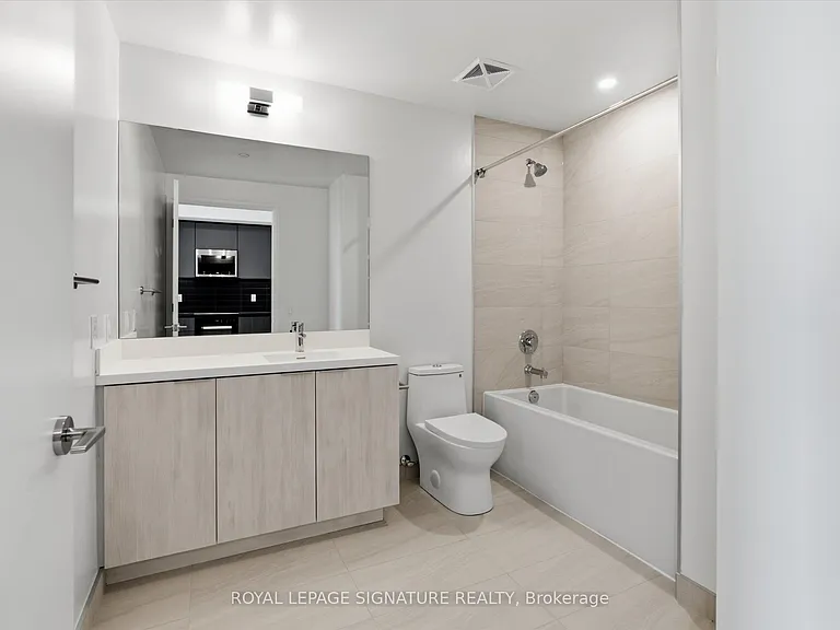 400 King St W #1519 — Photo 17