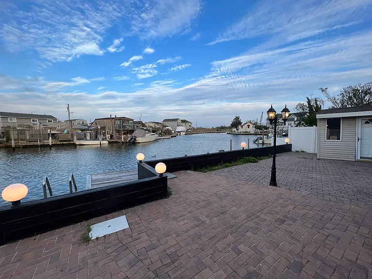 1 Sands Ln — Photo 9