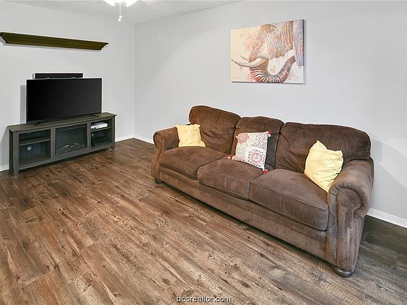 3rd image of 1710 Leona Dr