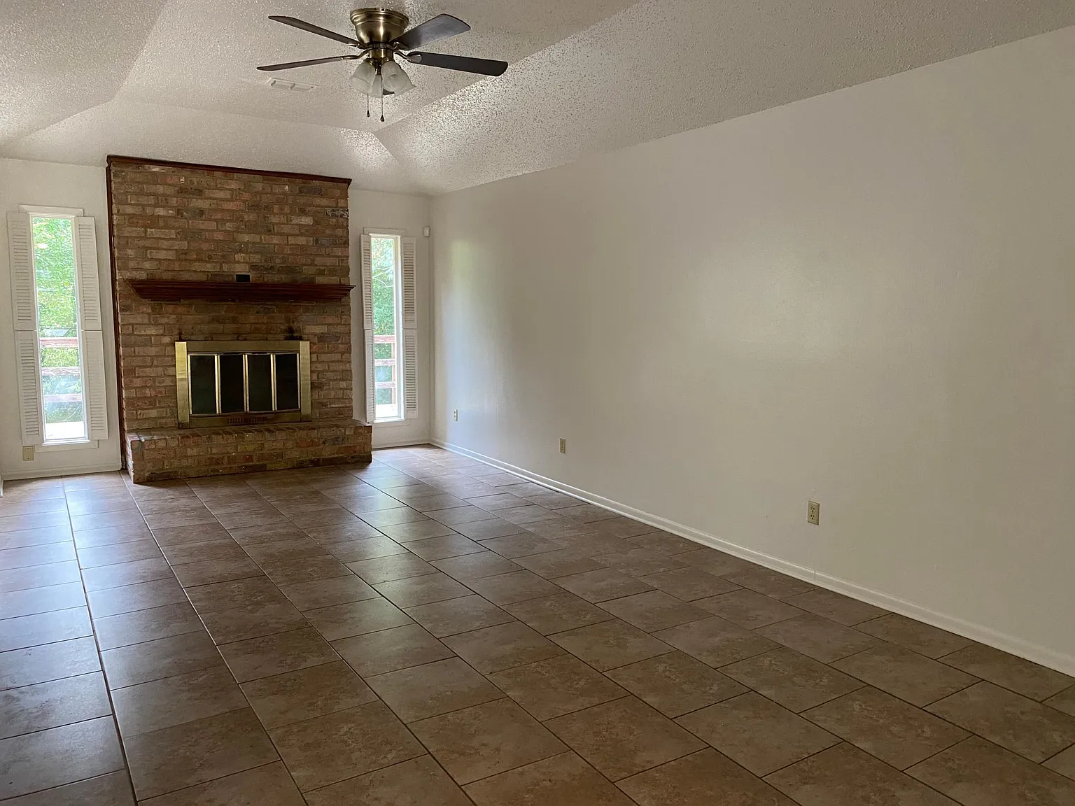 2302 Woodhaven Drive — Photo 3