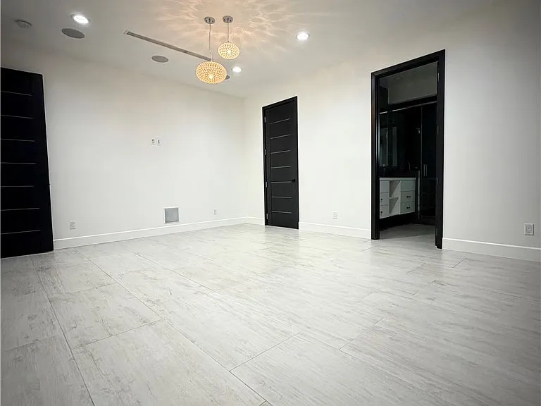 7067 Middlesbury Ridge Cir — Photo 24