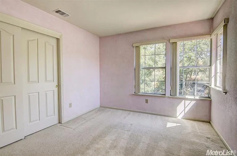 6 bed, 3132 sqft, $3,600 — Photo 3