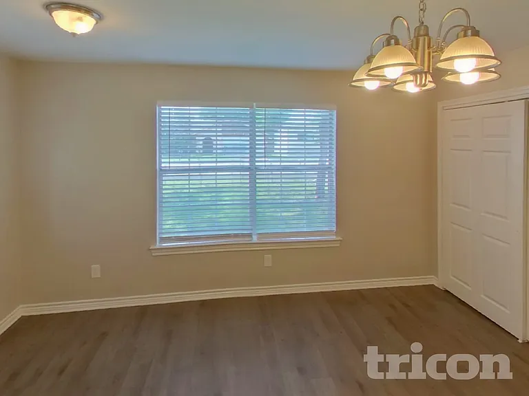 185 Trout St — Photo 4