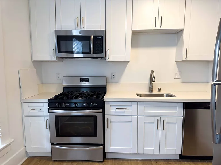 2330 Union St — Photo 10