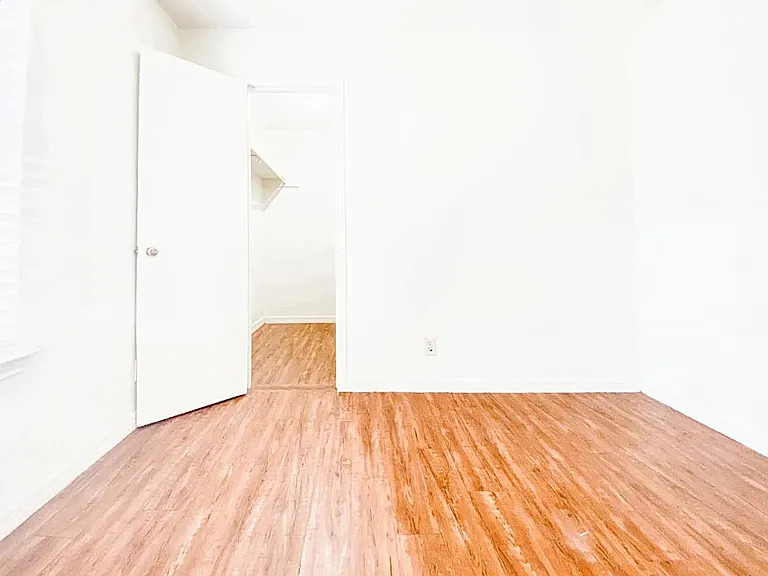 106 Hughson Ct — Photo 19