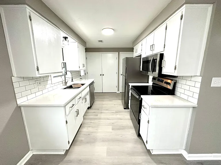 4128 Alhambra Dr — Photo 15