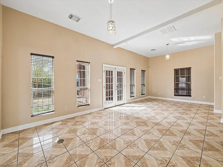 5027 Creekmont Dr — Photo 6