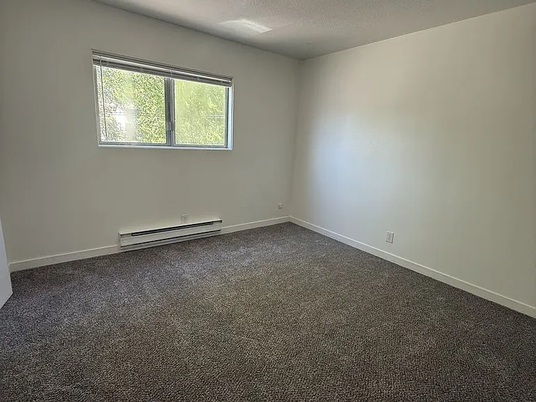 630 Franklin Ave — Photo 17
