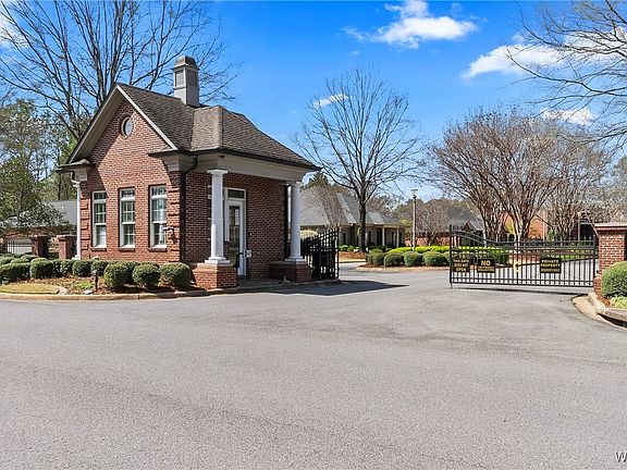 2nd image of 1627 Williamsburg Ln