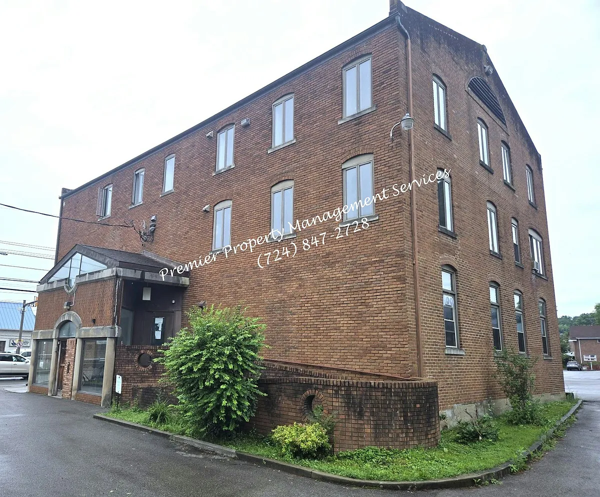 Building Photo - 518 W Cunningham St #1