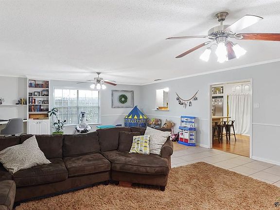 3rd image of 12579 Pioneer Dr