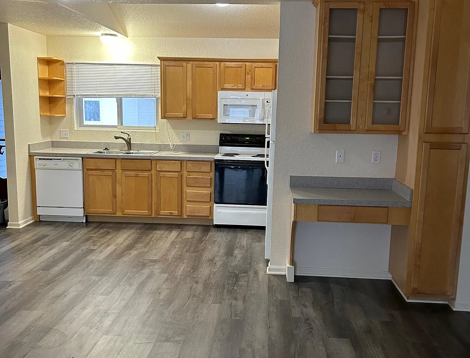 2 bed, 1100 sqft, $2,200 — Photo 1